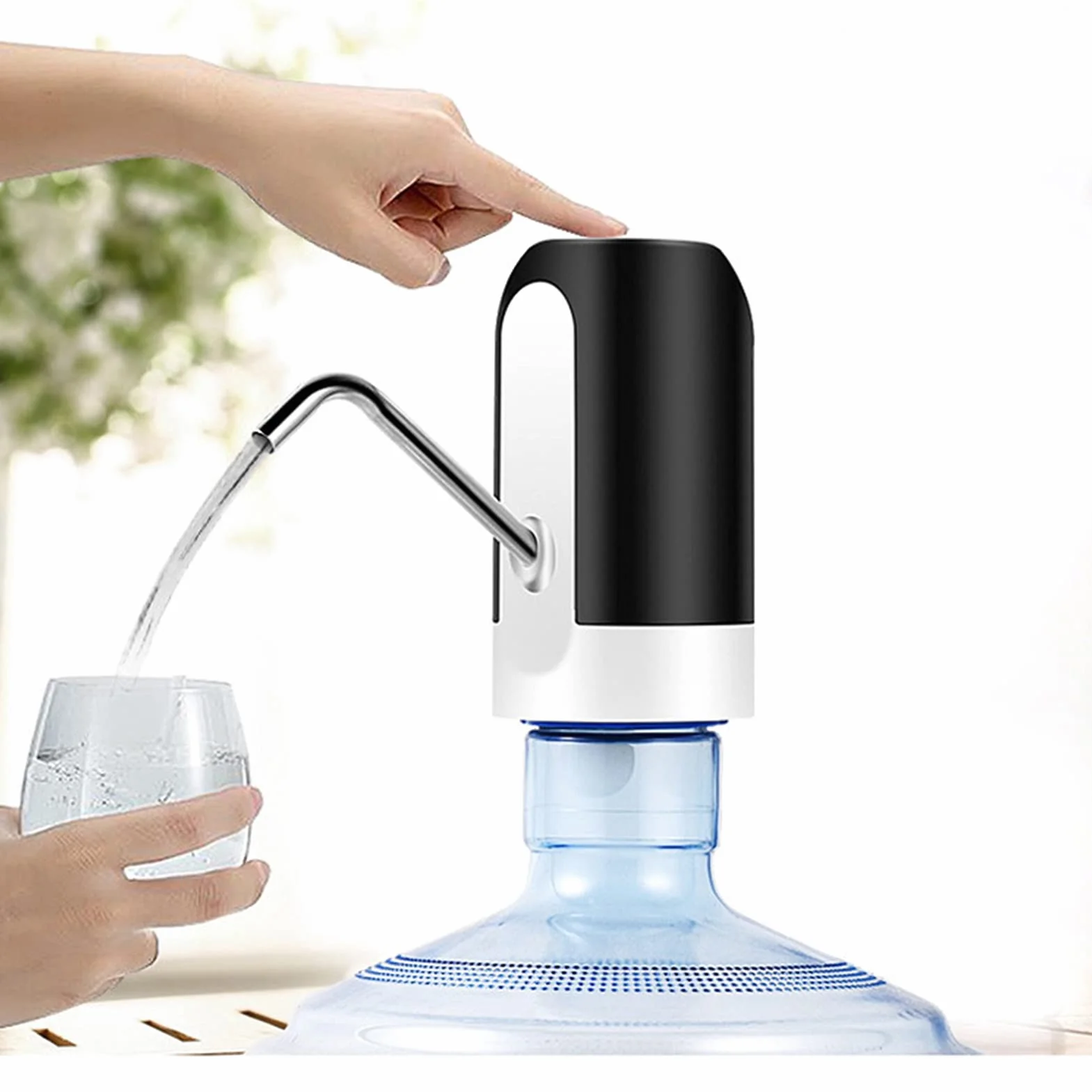 Pompa do Butelek na Wodę, 4,5L ~ 18,9L Przenośny Dozownik do Butelek na Wodę Elektryczna ładowarka USB Automatyczna Pompa Wody Pitnej do Kuchni Biuro Domowe Pikniki Kempingowe(czarny)