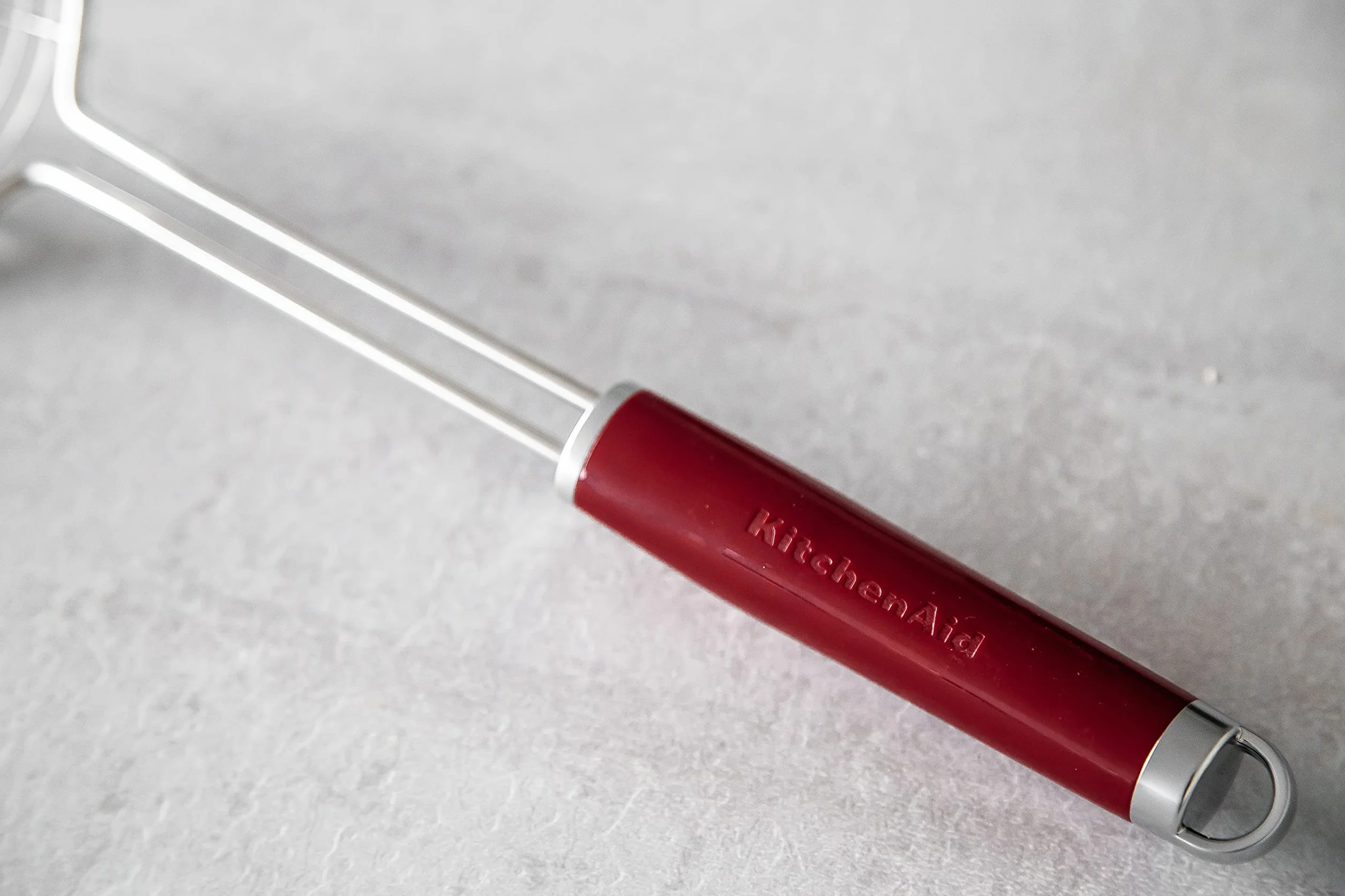 KitchenAid Cedzak z Rączką, Stal Nierdzewna - Kolor Empire Red