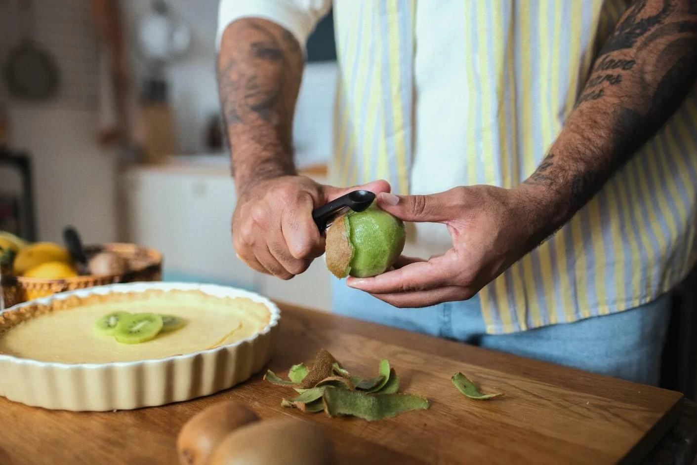 Fiskars Functional Form Fruit peeler swivel blade