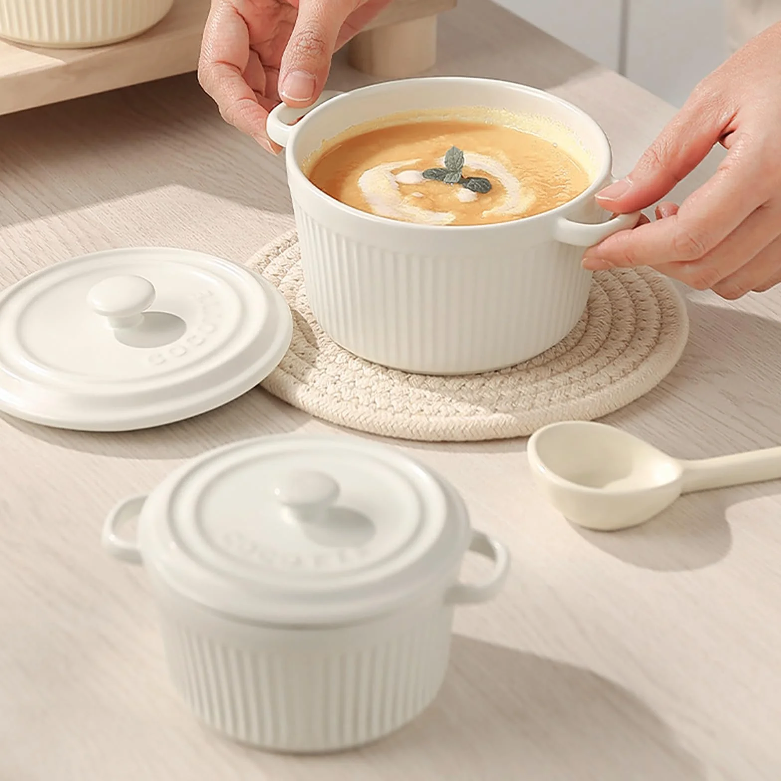 Mini Cocotte 2-częściowy zestaw mini Cocotte z pokrywką 250 ml, okrągłe naczynie do zapiekanek, ceramicznych, z uchwytami do lasagne, sufletu, warzyw, kremowej brûlée, do frytkownicy na gorące