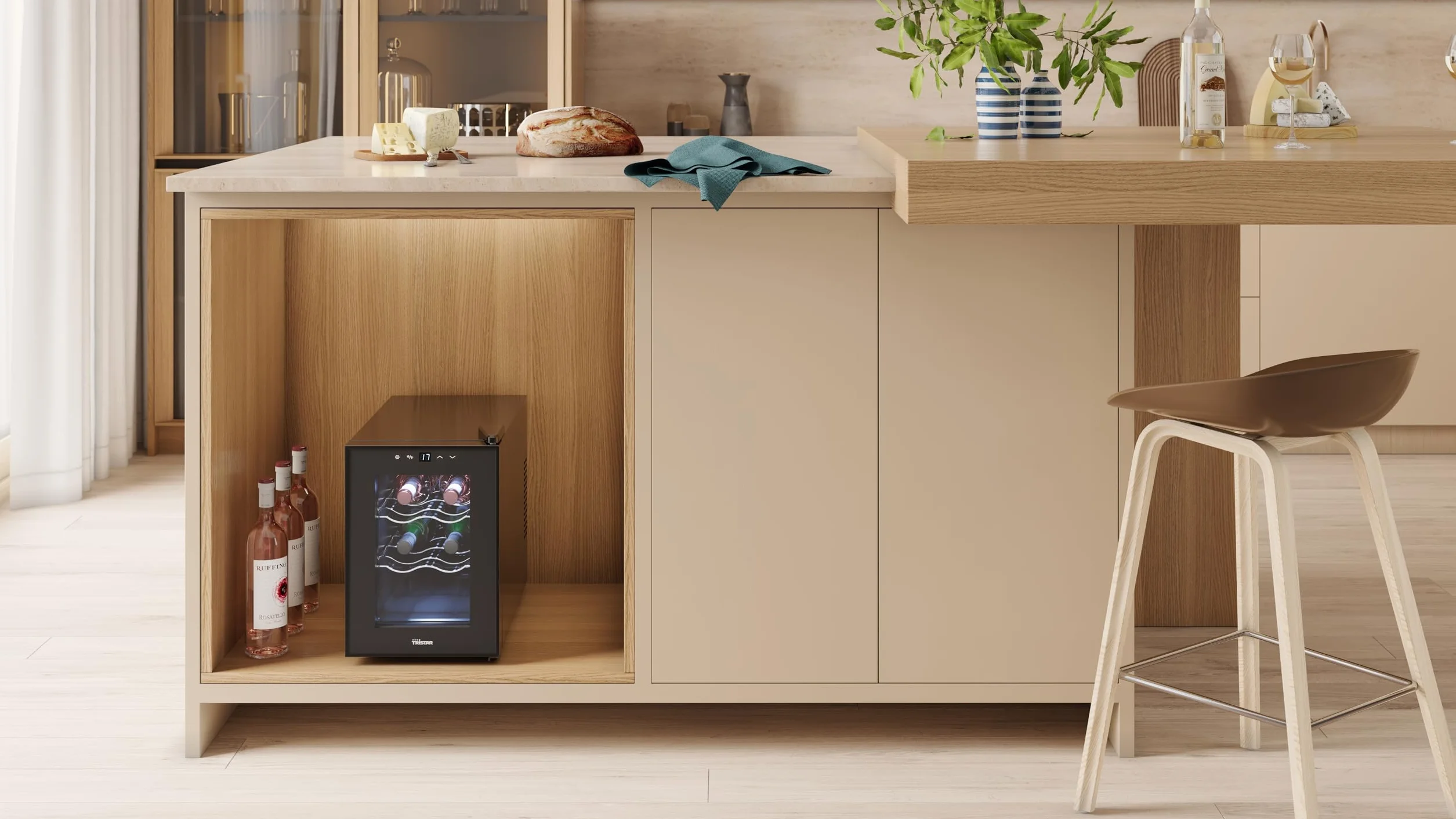 Tristar Termoelektryczna piwnica na wino, duża szczelność, do 6 butelek, cichy i stabilny, szklane drzwi, 3 poziomy ekranu dotykowego LED, oświetlenie wewnętrzne, WR-7506