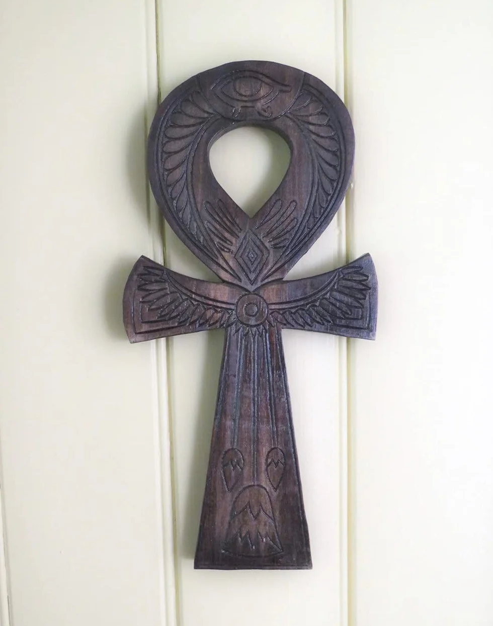 Drewniany rzeźbiony symbol Ankh hieroglif, klucz do życia