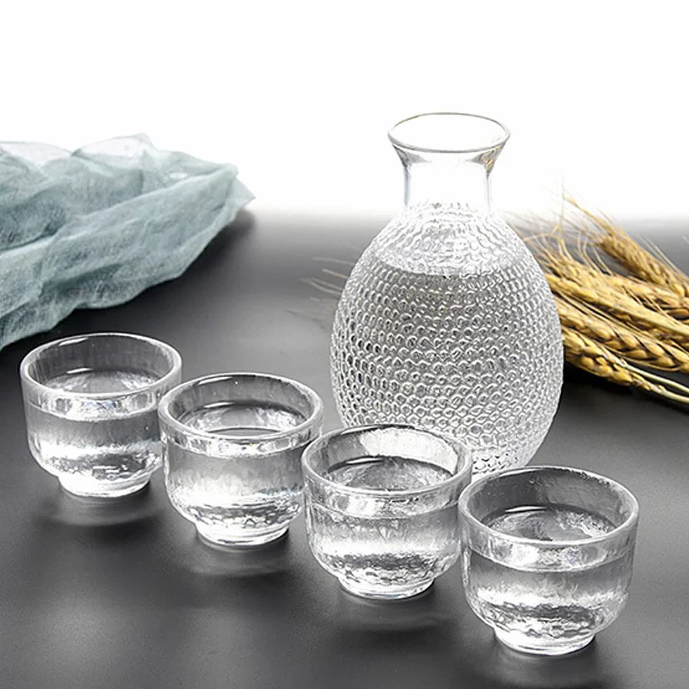 Zestaw 6 sztuk szkła Sake, butelka Sake 300 ml i 4 kubki do sake, zestaw kieliszków do wina do serwisu gorącego/zimnego sake, japoński szklany zestaw sake