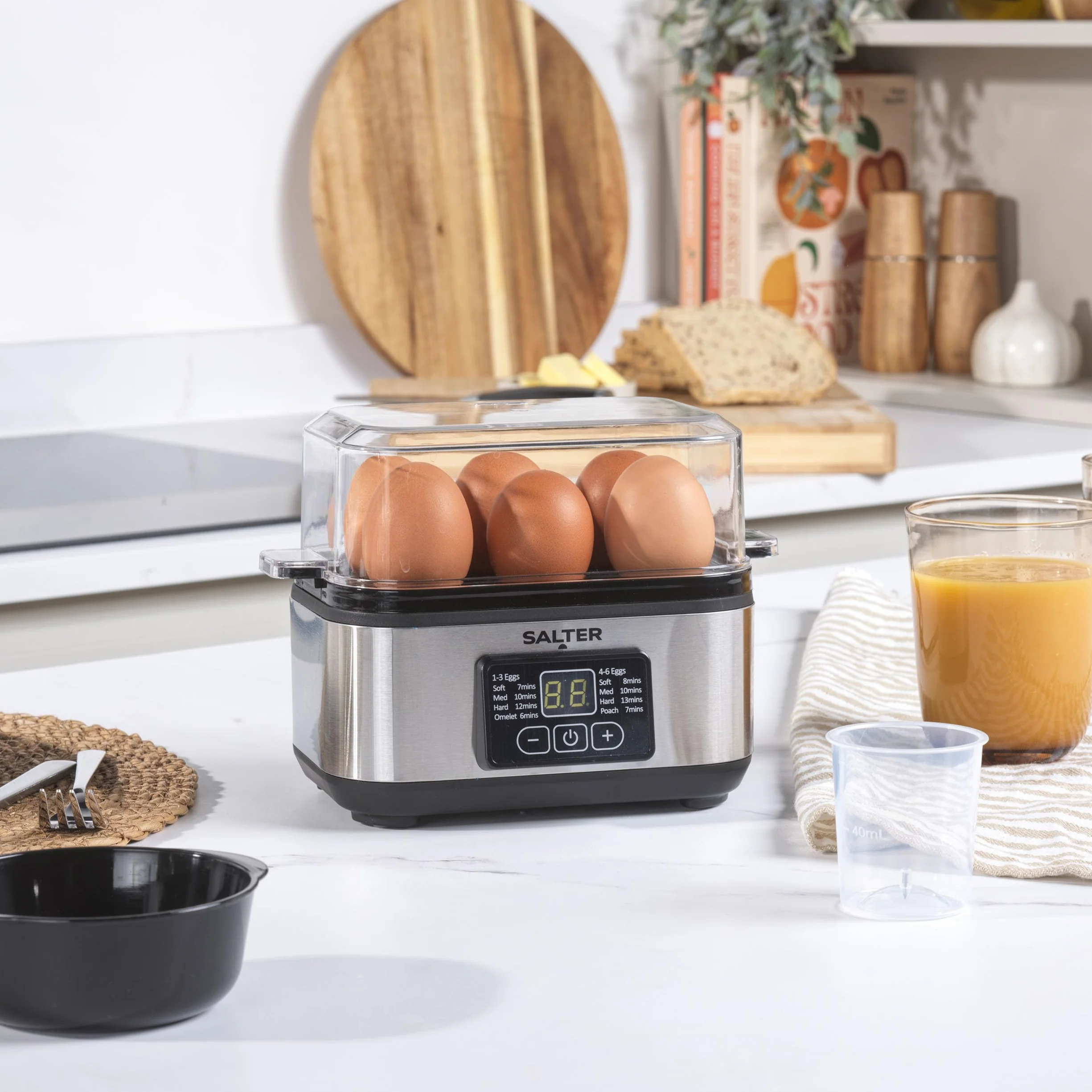 Salter Electric Multi EK6213 podgrzewacz wody, pojemność 6 jajek, świetny do miękkich dipów, twarde i poached jajka, zawiera kubek pomiarowy, wymienny stojak na jajka i 2 tace na wypychanie,