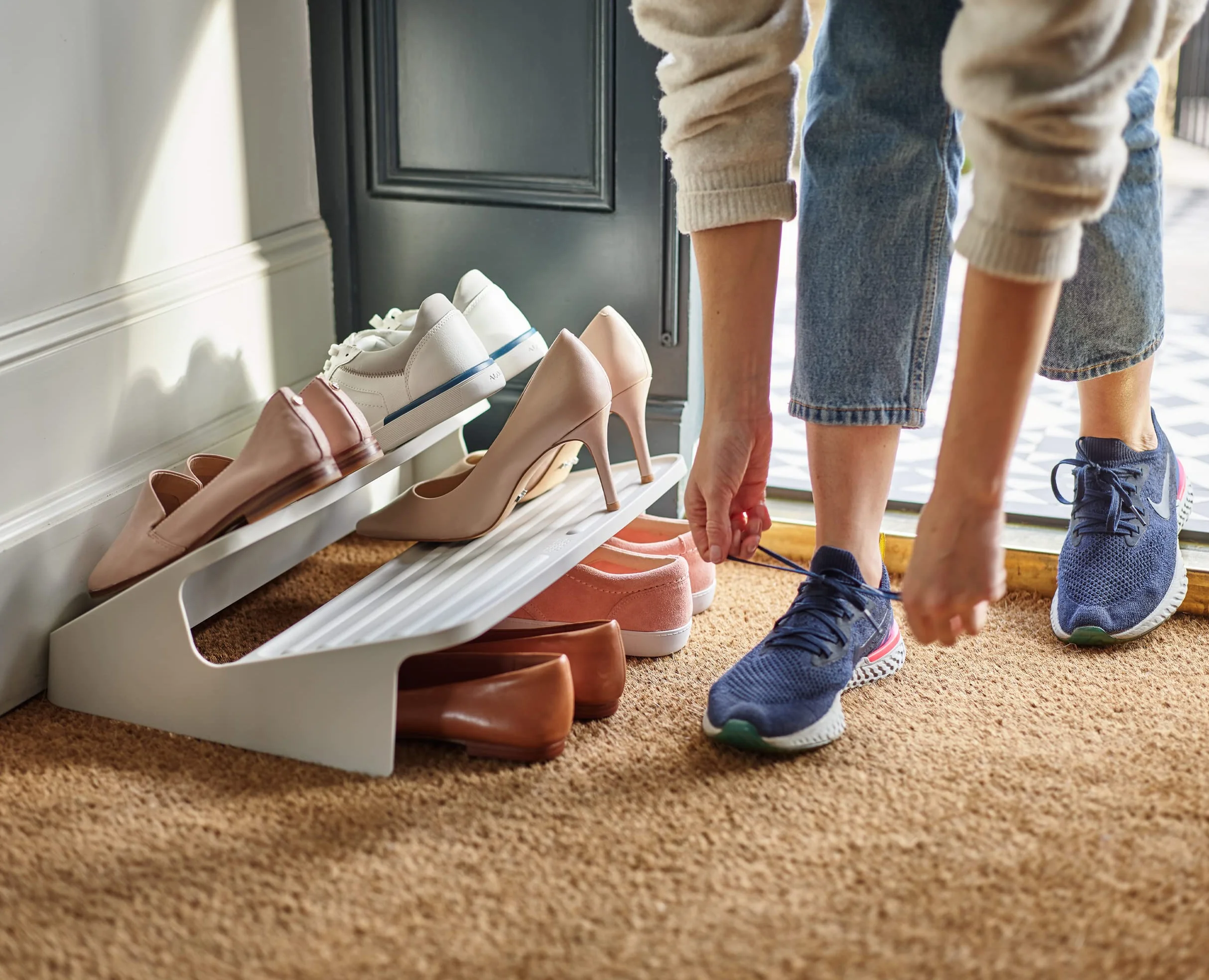 Joseph Joseph Shoe-In - 2-poziomowy oszczędzający miejsce organizator stojaków na buty, mieści do 6 par, Large- Ecru
