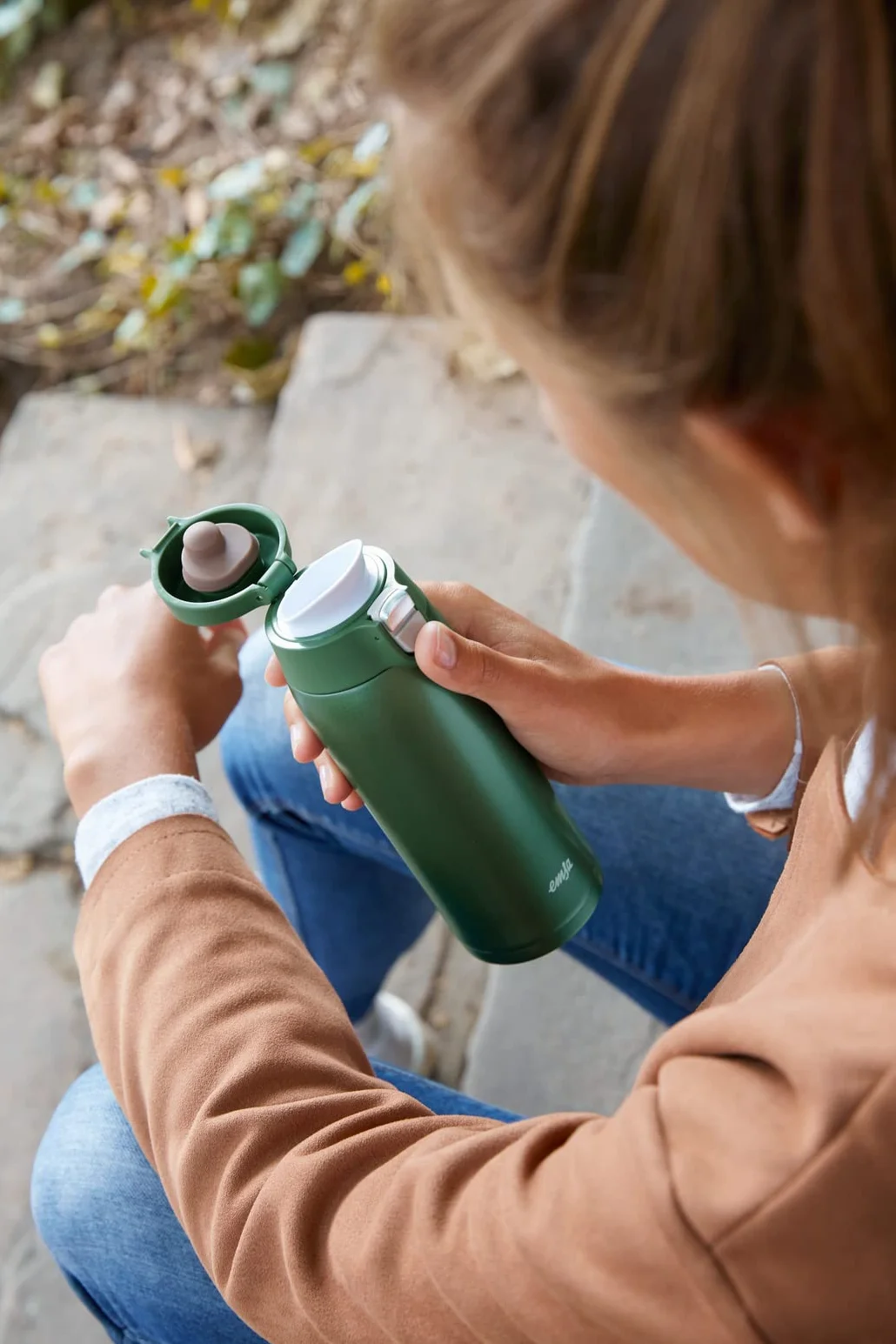 Emsa N21519 Travel Mug Light kubek termiczny, pojemność: 0,4 l, bardzo smukły format, lekki, stal nierdzewna, system zamykania, 100% szczelności, 8 h gorący/zimny przez 16 h, bez BPA, zielony