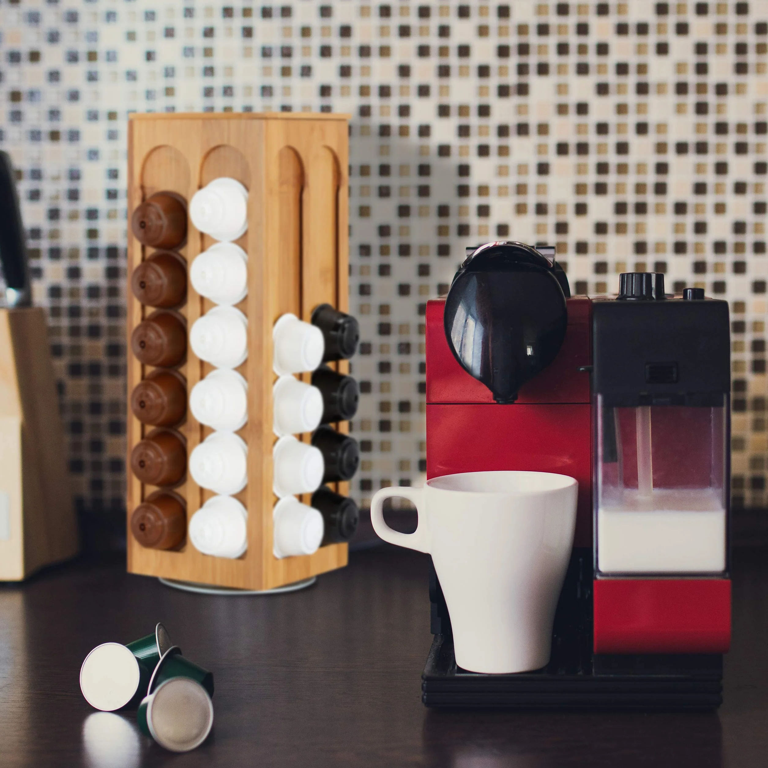 Relaxdays Pojemnik na kapsułki Dolce Gusto z kawą, obrotowy, dozownik kapsułek do kawy, bambus, wys. x szer. x gł.: 40,5 x 14 x 14 cm, naturalny