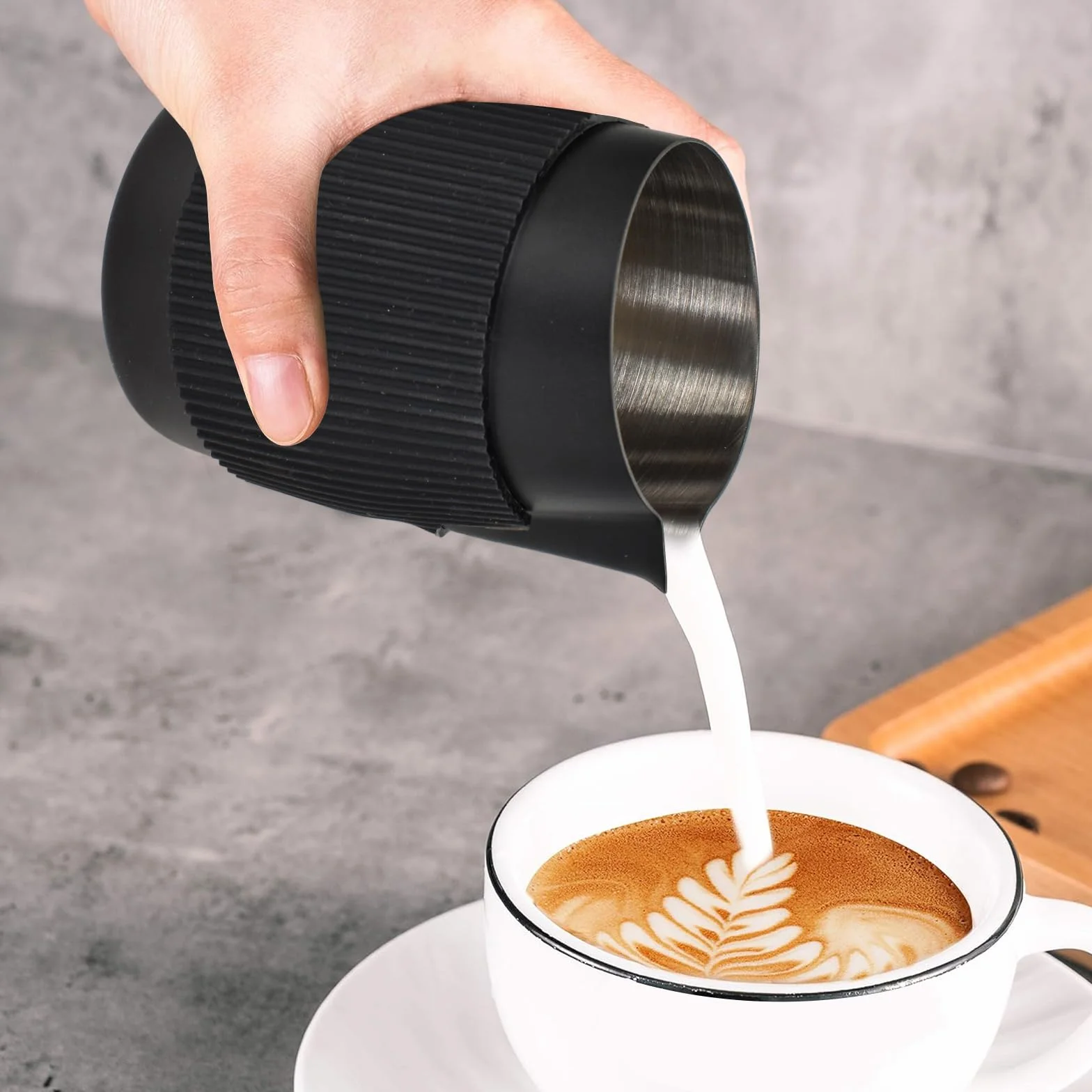 Dzbanek na mleko ze stali nierdzewnej 420 ml, kompaktowy bez uchwytu, dzbanek na mleko Barista, nierdzewny dzbanek na mleko ze stali nierdzewnej, do cappuccino i latte art, ostry dzióbek