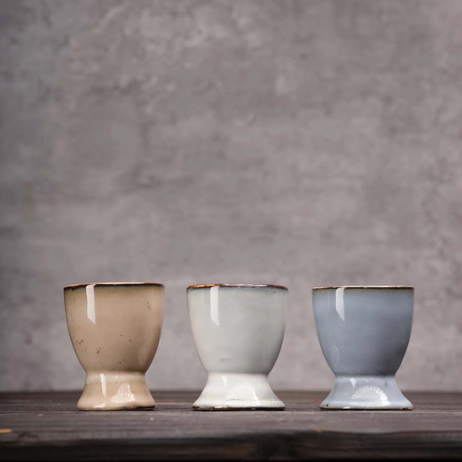 Zestaw 6 kieliszków do jajek na jajka, porcelanowy, ceramiczny, na każdy stół śniadaniowy, jajka na twardo i miękko, szary, 6 łyżeczek (Y6) (G6)