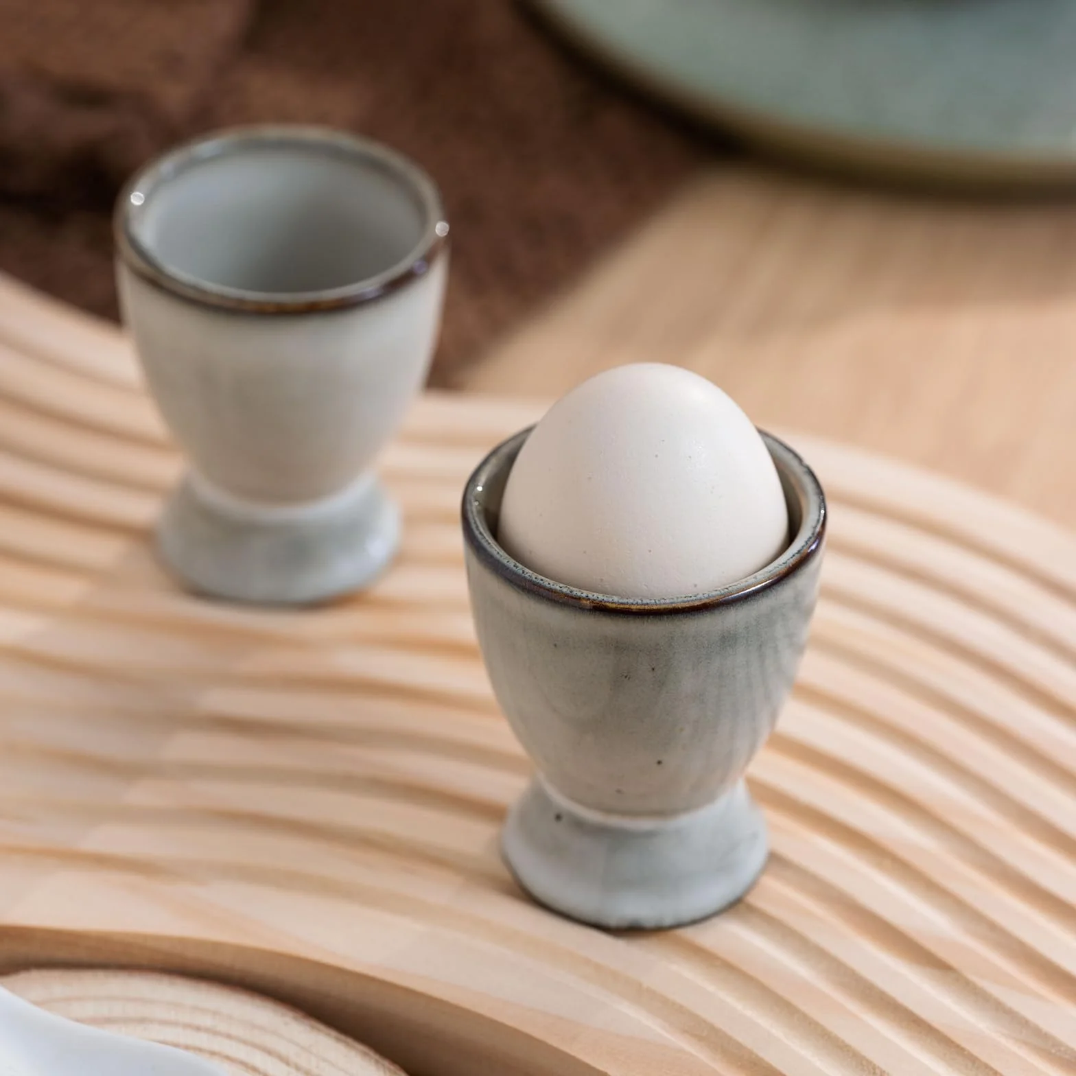 Zestaw 6 kieliszków do jajek na jajka, porcelanowy, ceramiczny, na każdy stół śniadaniowy, jajka na twardo i miękko, szary, 6 łyżeczek (Y6) (G6)