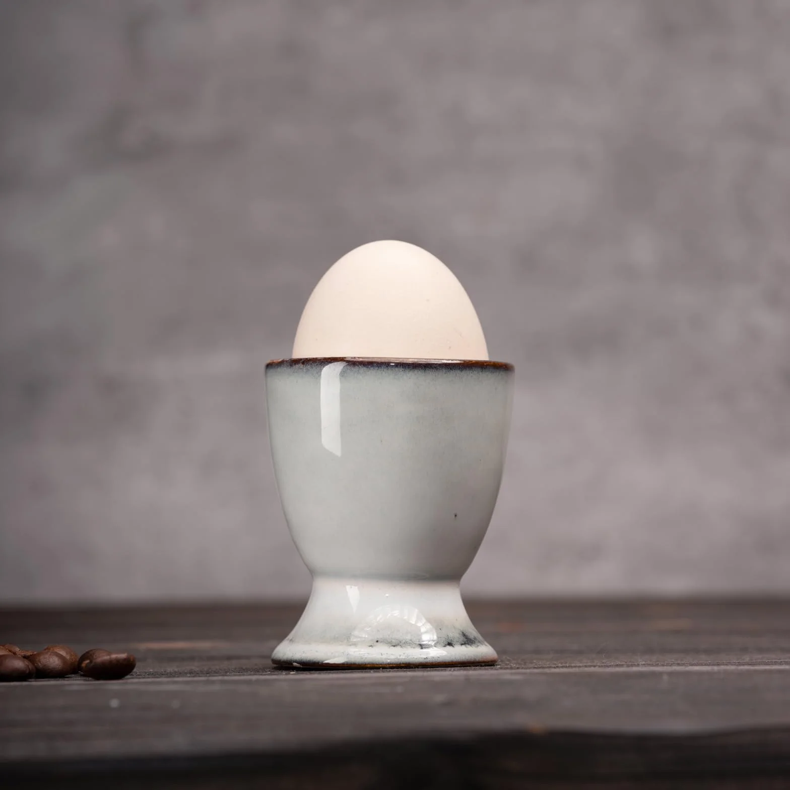 Zestaw 6 kieliszków do jajek na jajka, porcelanowy, ceramiczny, na każdy stół śniadaniowy, jajka na twardo i miękko, szary, 6 łyżeczek (Y6) (G6)