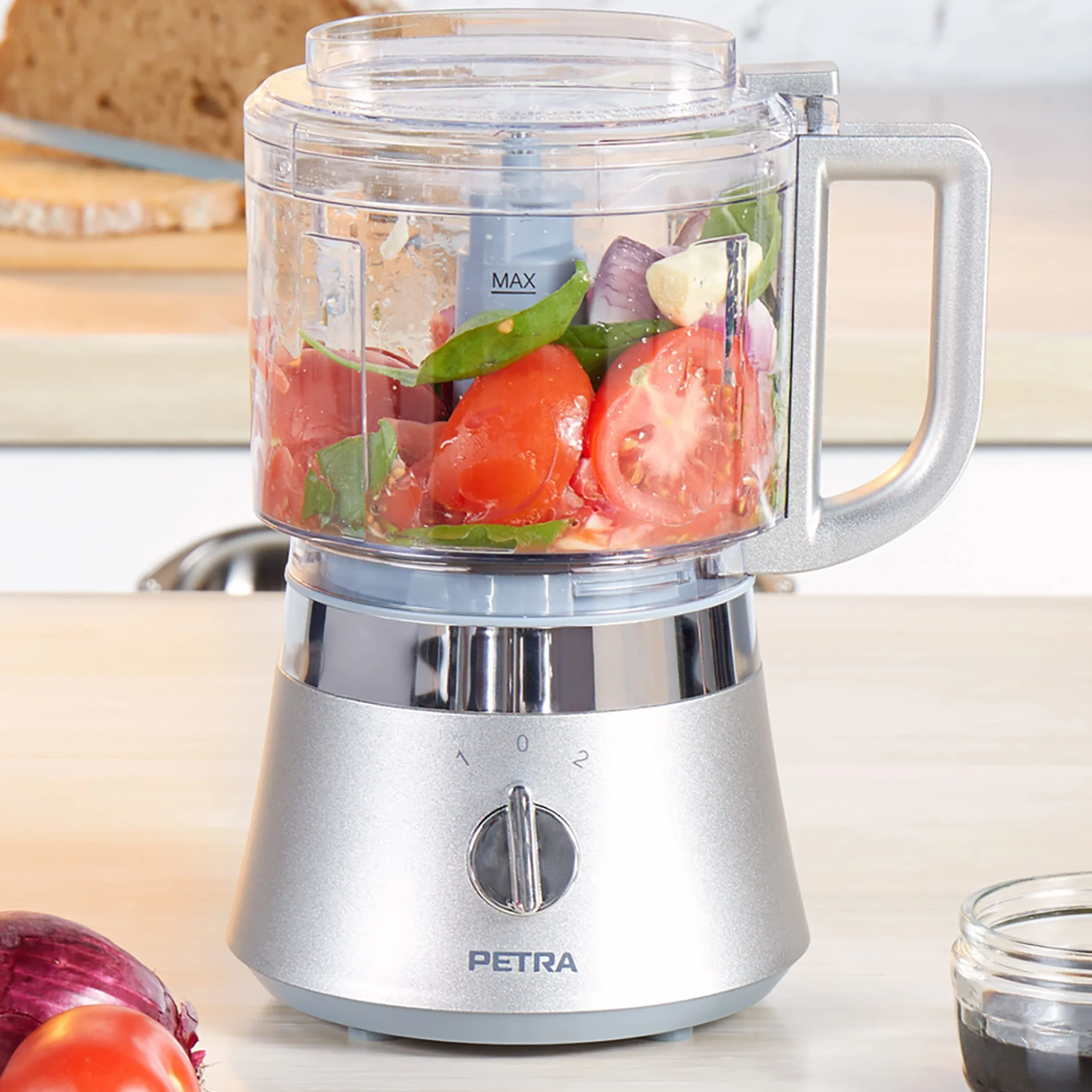 Petra PT5114VDEEU7 Kompaktowy kuchenny robot wielofunkcyjny, 500 ml, 2 predkosci, ostrza ze stali nierdzewnej, otwór w pokrywce, konstrukcja ulatwiajaca czyszczenie, sieka salaki/warzywa, 400 W