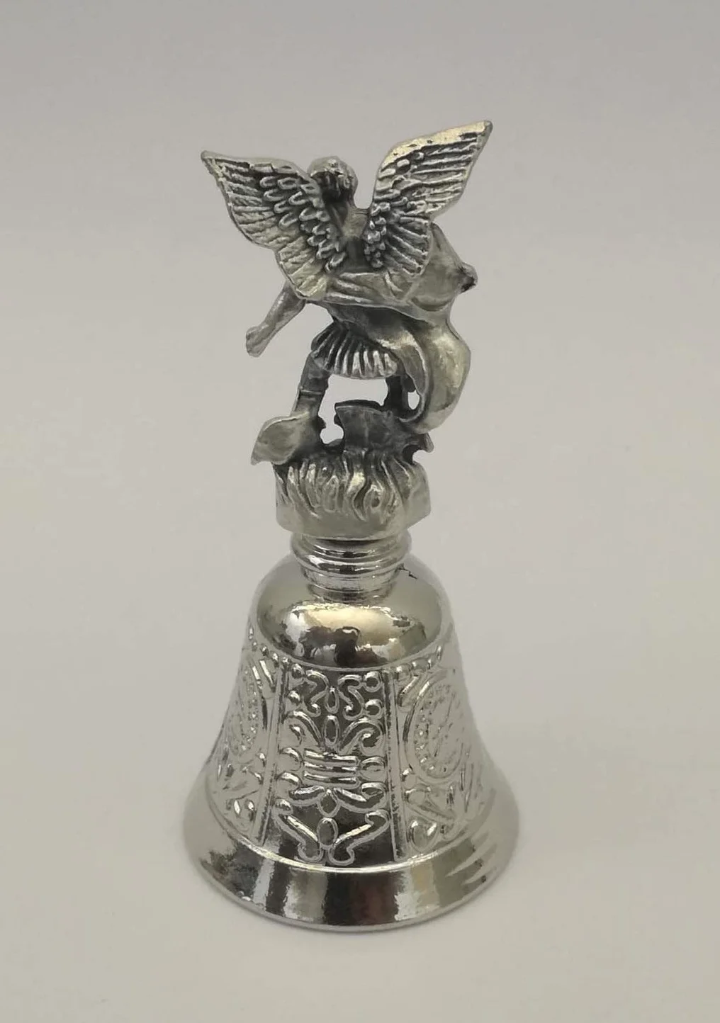 Dzwonek Liturgia - Statuetka Świętego Archanioła Michała - Anioł Stróż do ochrony przed demonami i złymi duchami - posrebrzany metal - wys. 7,5 cm
