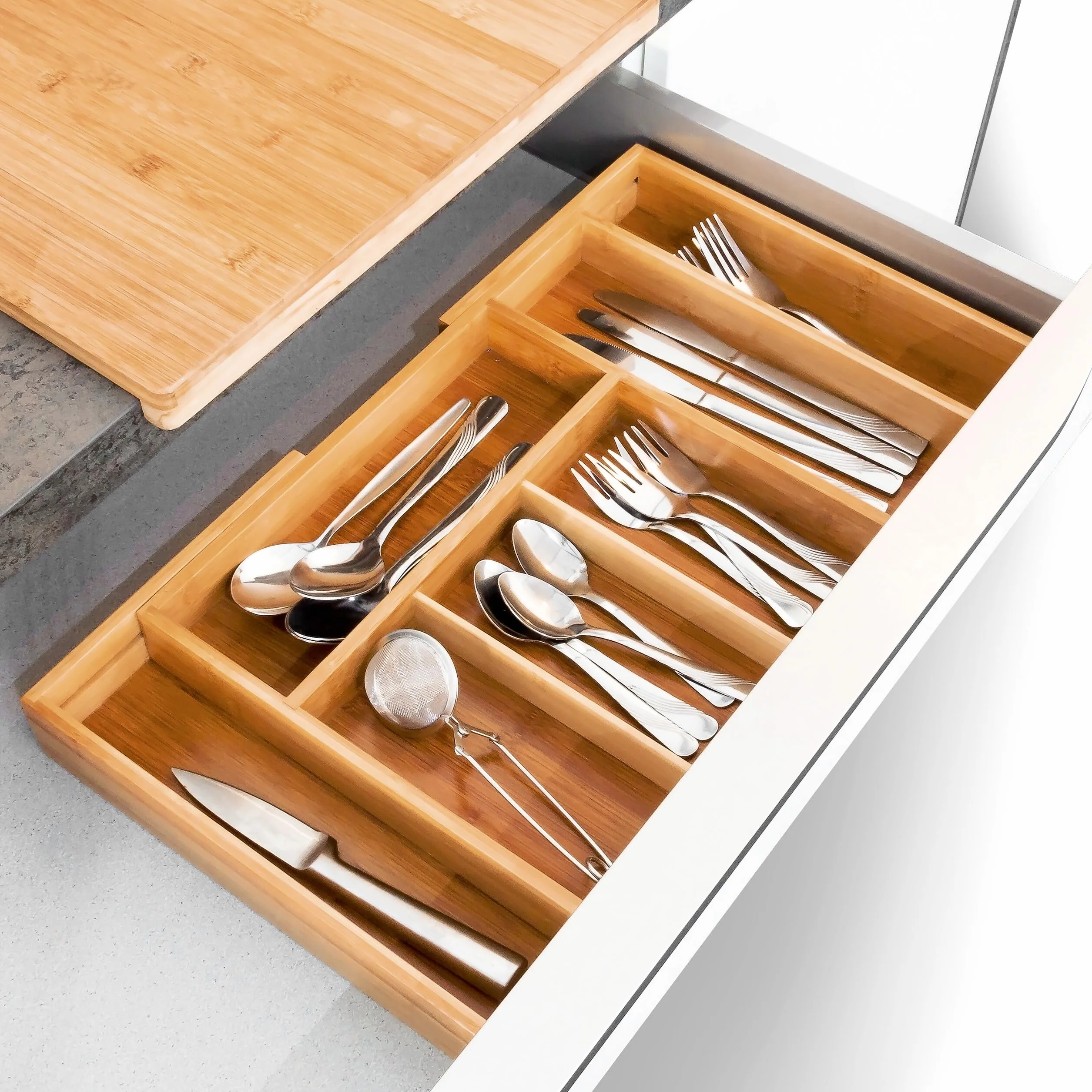 Relaxdays Wysuwany taca na sztućce HBT 5 x 48,5 x 28 cm bambusowa wkładka na sztućce z 5 do 7 przegródkami jako organizer kuchenny i wkładka szuflady łatwa w pielęgnacji taca na sztućce do wszystkich szuflad, naturalna