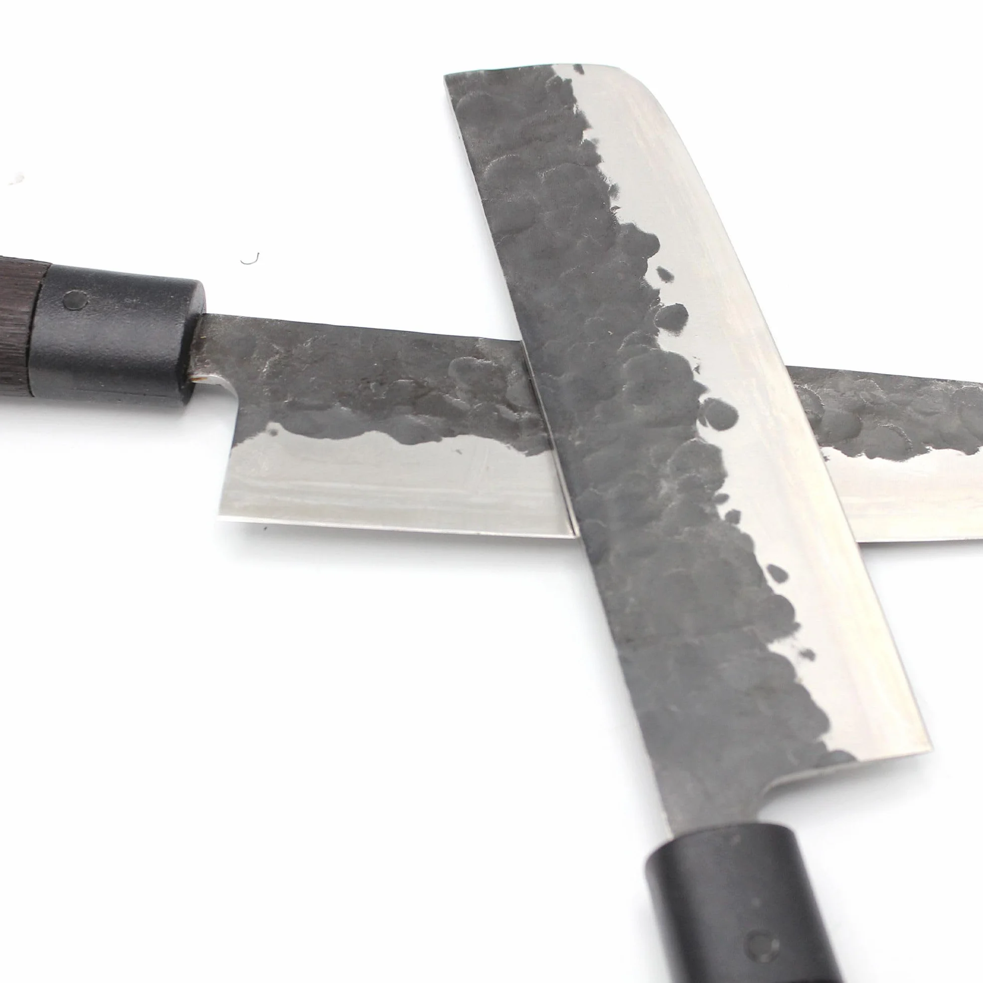 FISHTEC - Coffret 2 Couteaux Japonais - Nakiri et Santoku - Lame en Acier - Manche en Palissandre Africain - Boite Cadeau Protégeant la Lame - Coefficient 58 HRC - Martelage Artisanal