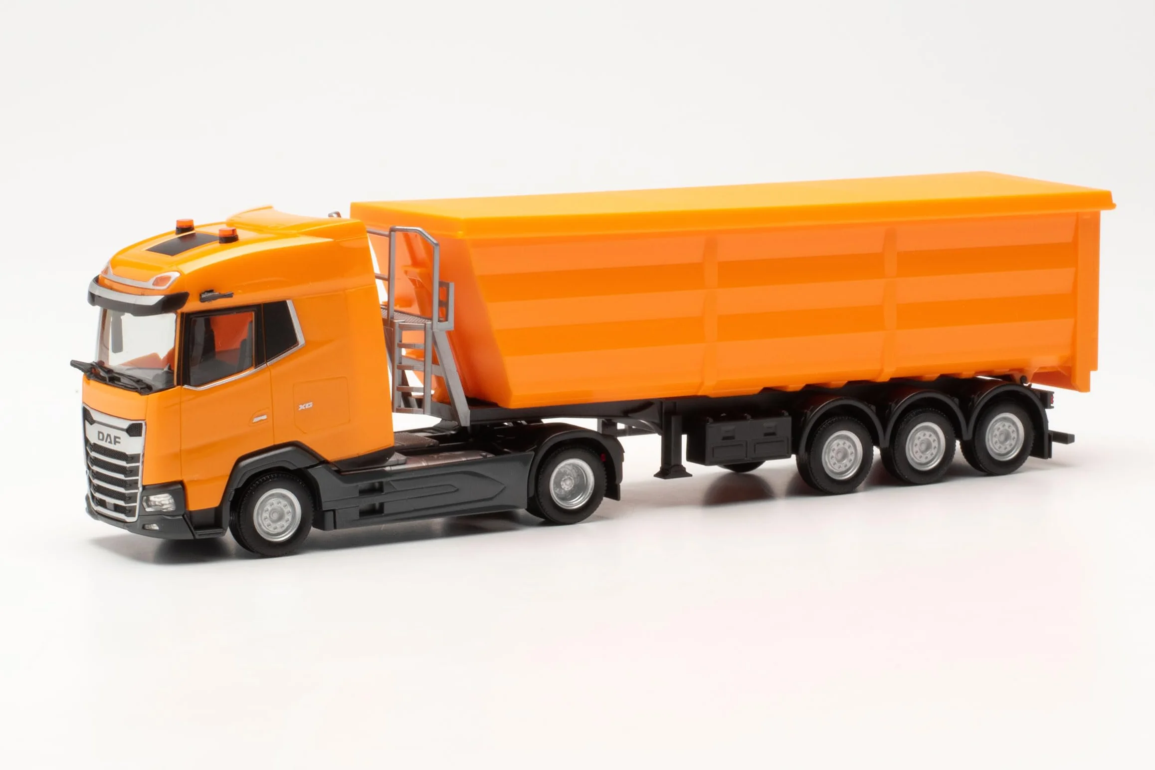 Herpa model ciężarowy DAF XG stalowy wgłębienie podsiodłowe, skala 1:87, artykuł kolekcjonerski, tworzywo sztuczne